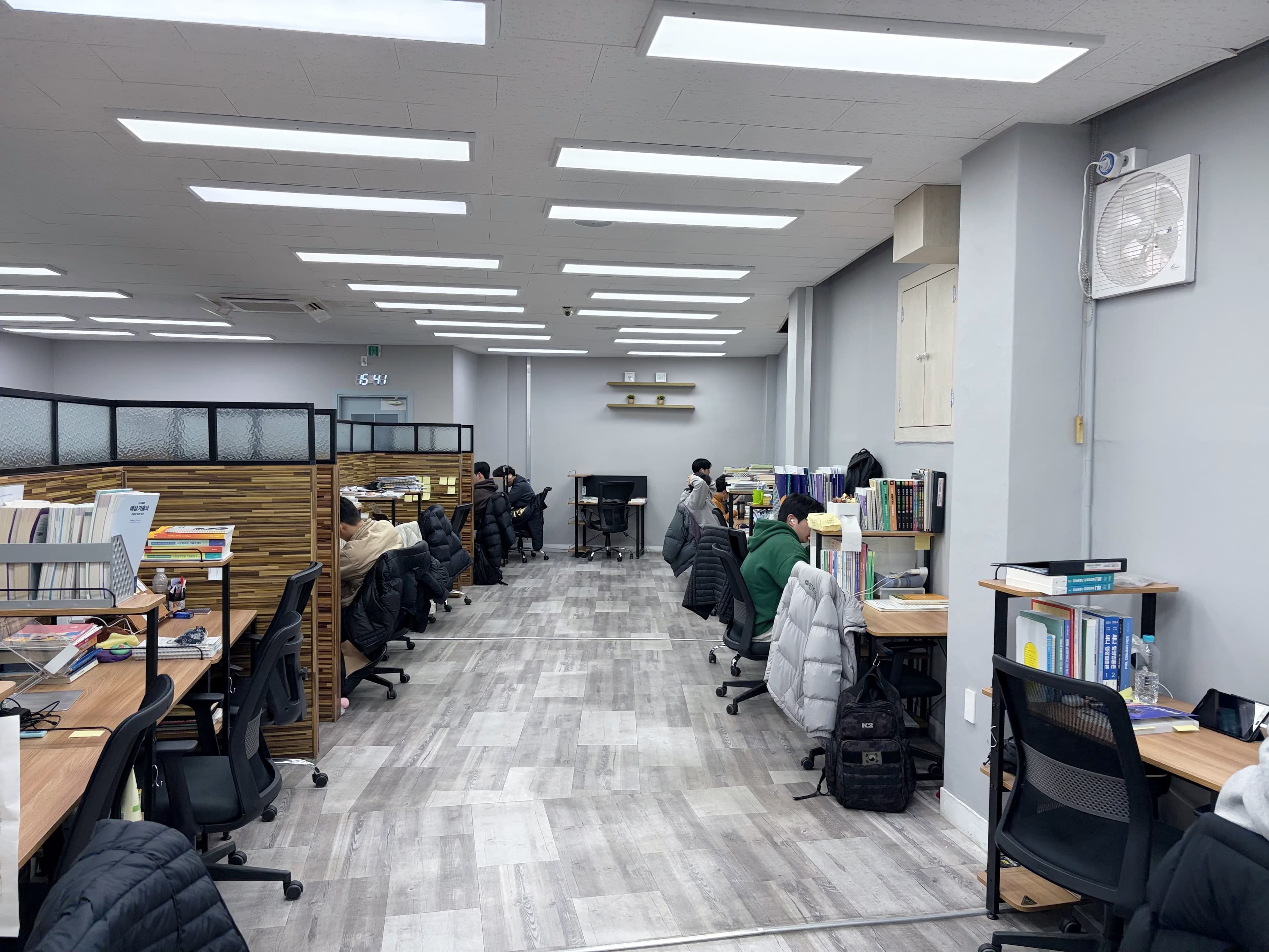 개별 지정석 자습실