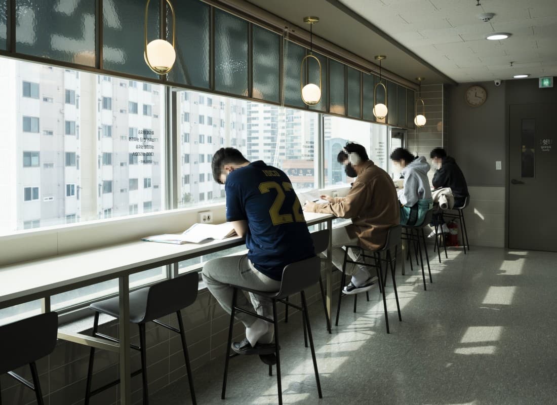춘천 캠퍼스 창가 학습석